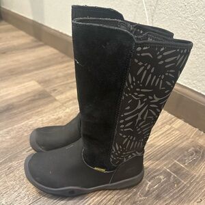 Keen Moxie Black Tall Patterned Kid’s 11 Waterproof Winter Boots